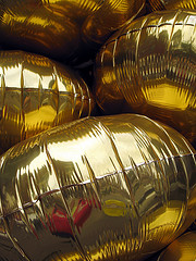 gold anniversary balloons