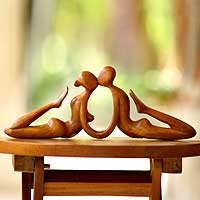 wooden sculpture the kiss